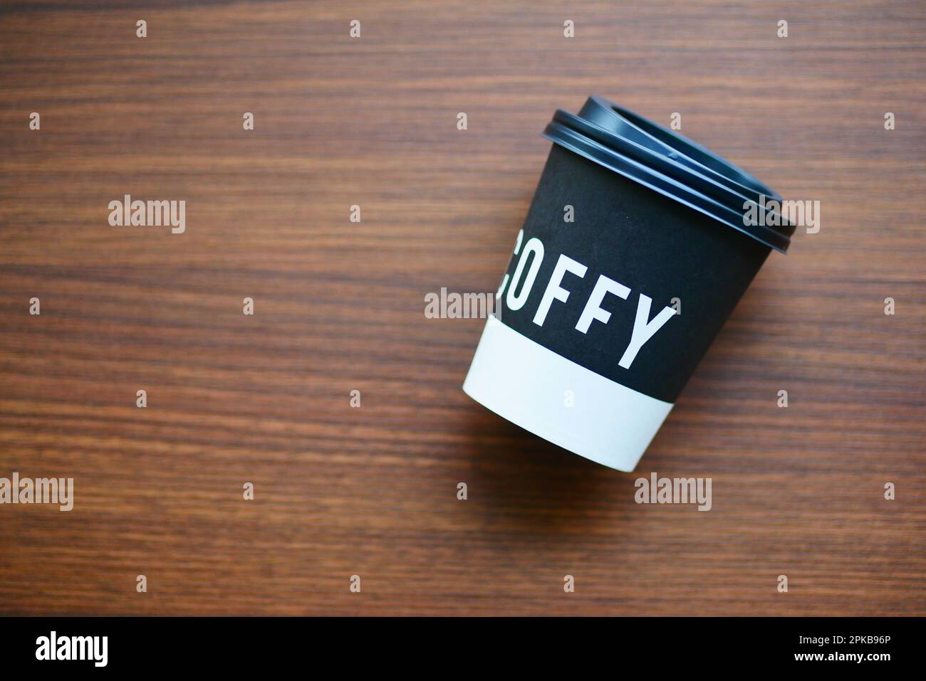 take away paper coffee cup o on cafe table Stock Photo - Alamy