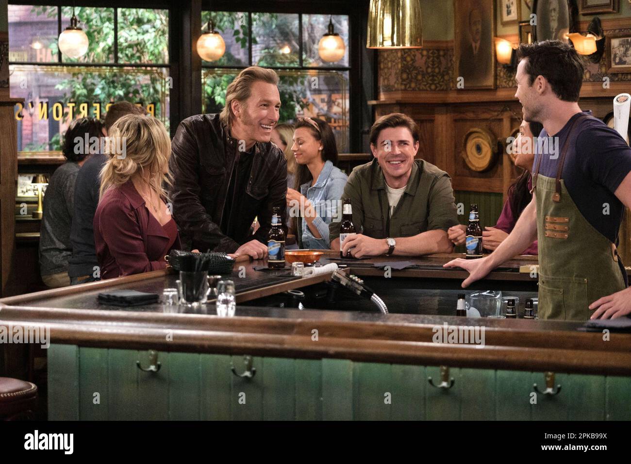 HOW I MET YOUR FATHER, from left Hilary Duff, John Corbett