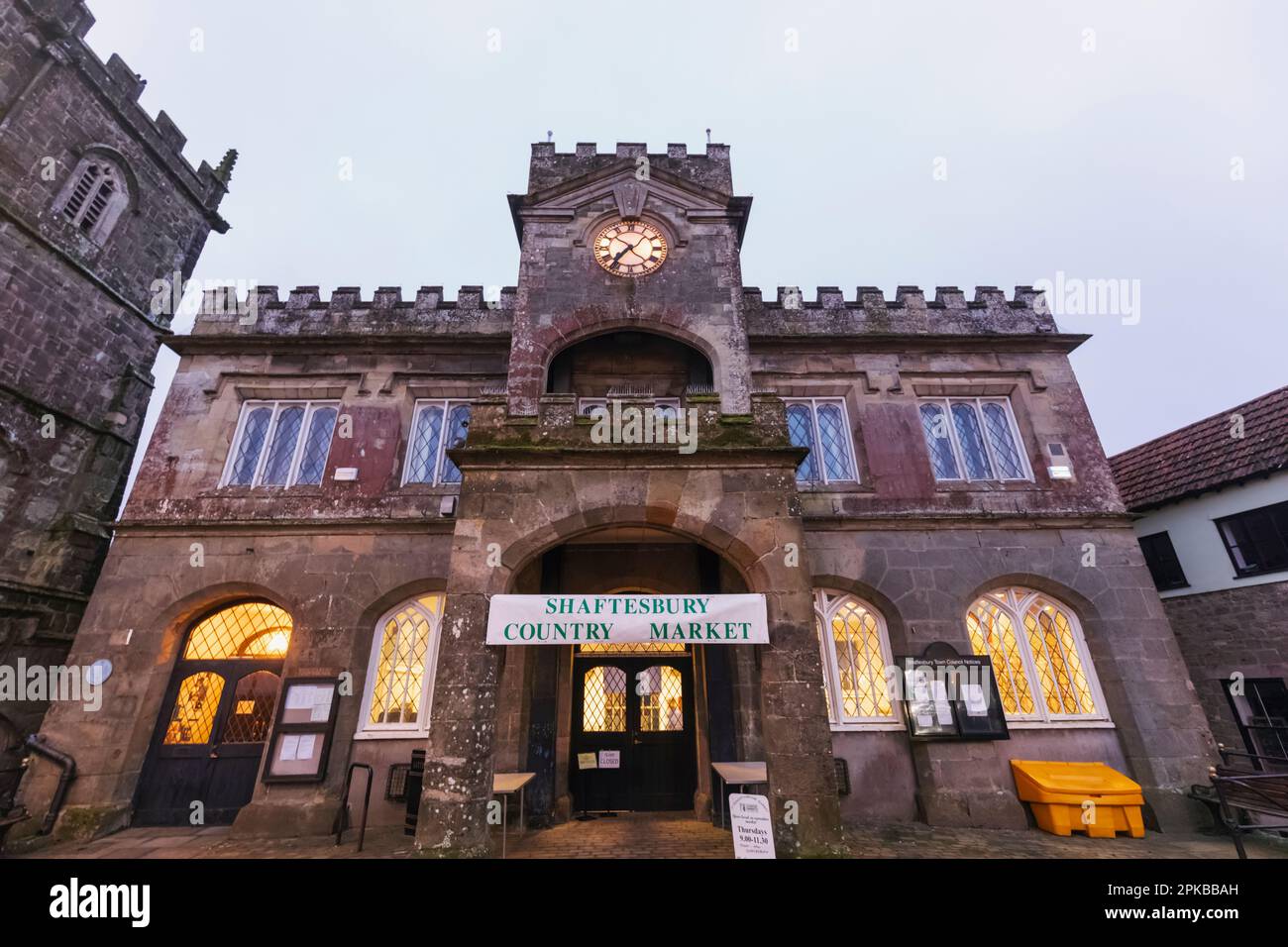 England, Dorset, Shaftesbury, Shaftesbury Town Hall with Country Market Banner Stock Photo