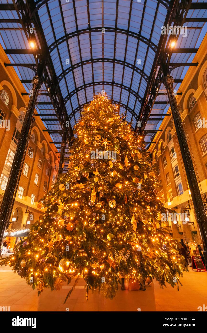 Galleria trees hires stock photography and images Alamy