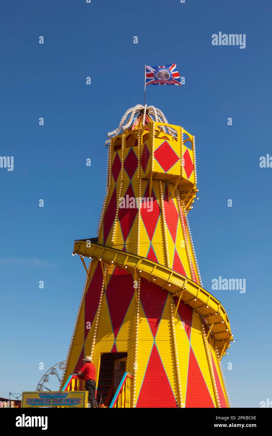 England, Dorset, The Annual Great Dorset Steam Fair at Tarrant Hinton near Blandford Forum, Colourful Helter Skelter Stock Photo