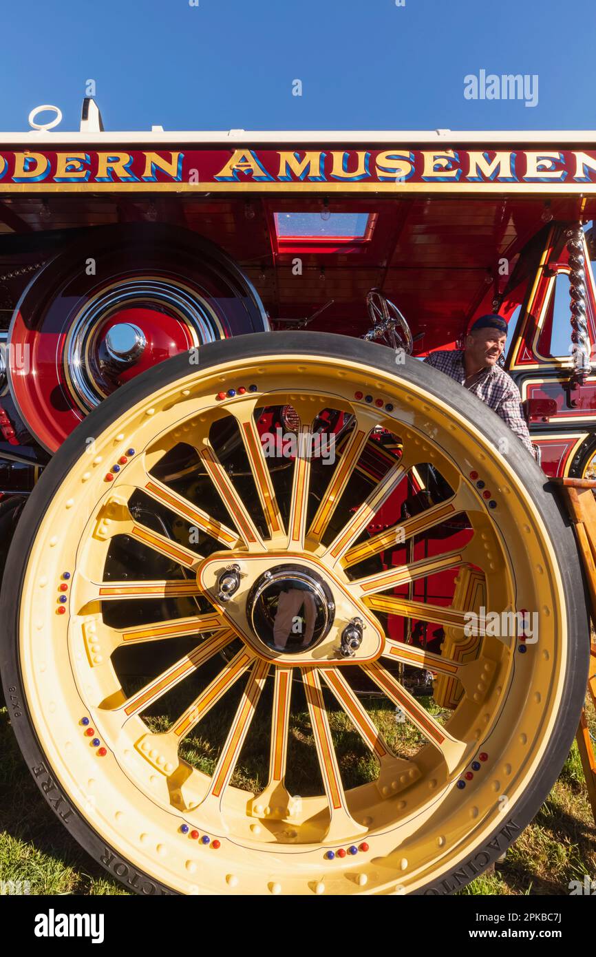 England, Dorset, The Annual Great Dorset Steam Fair at Tarrant Hinton near Blandford Forum, Colourful Huge Steam Engine Wheel Stock Photo