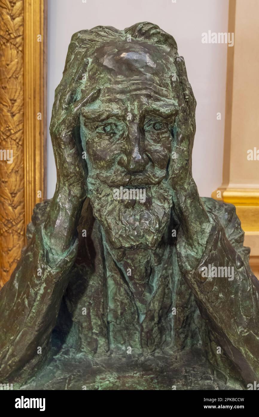 England, Dorset, Bournemouth, Russell Cotes Art Gallery and Museum, Bronze Bust of George Bernard Shaw by Kathleen Scott Stock Photo