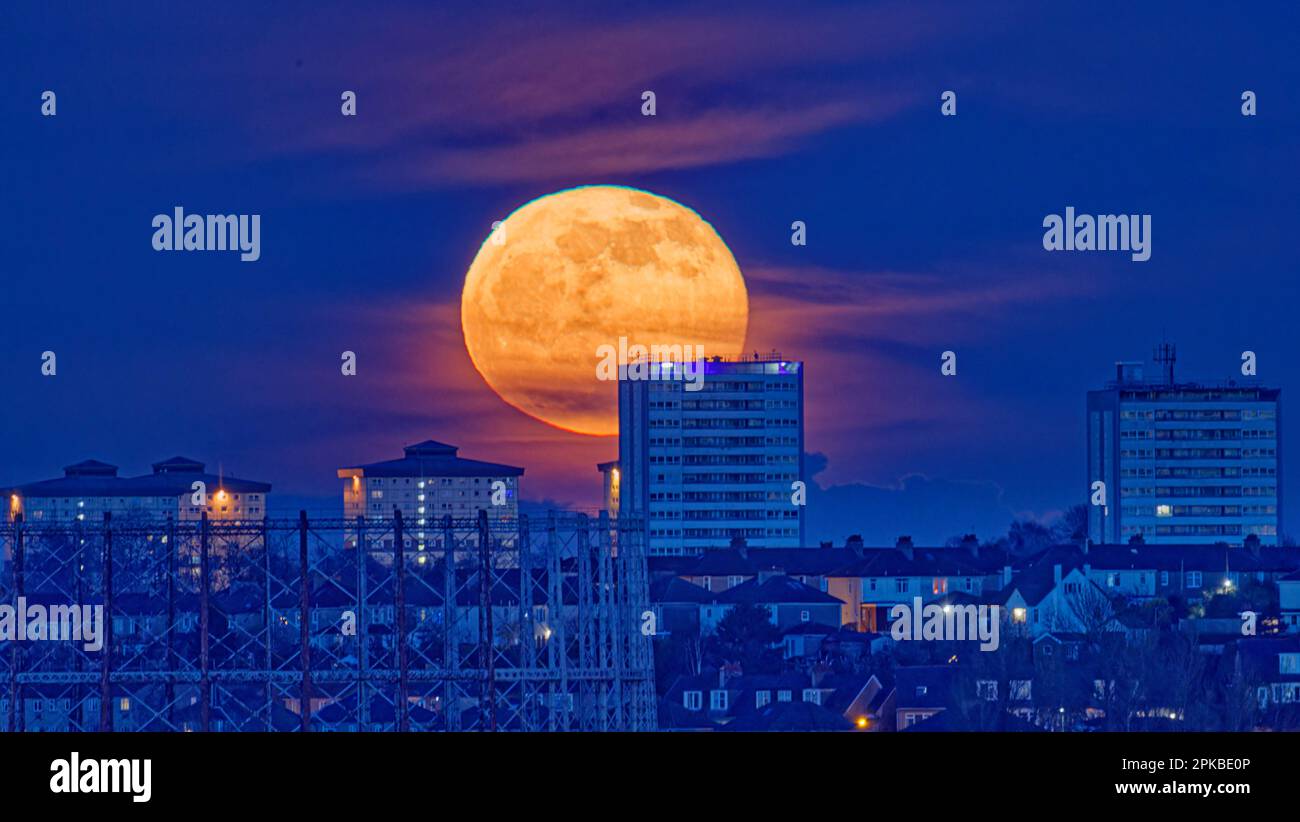 Glasgow, Scotland, UK 6th April, 2023. UK Weather Sunny day saw clear