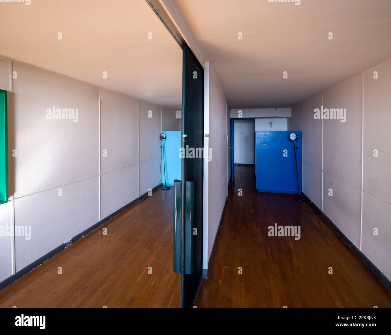 upper floor bedrooms (without furniture), the Unité d'habitation, La Cité Radieuse, Marseille, France Stock Photo