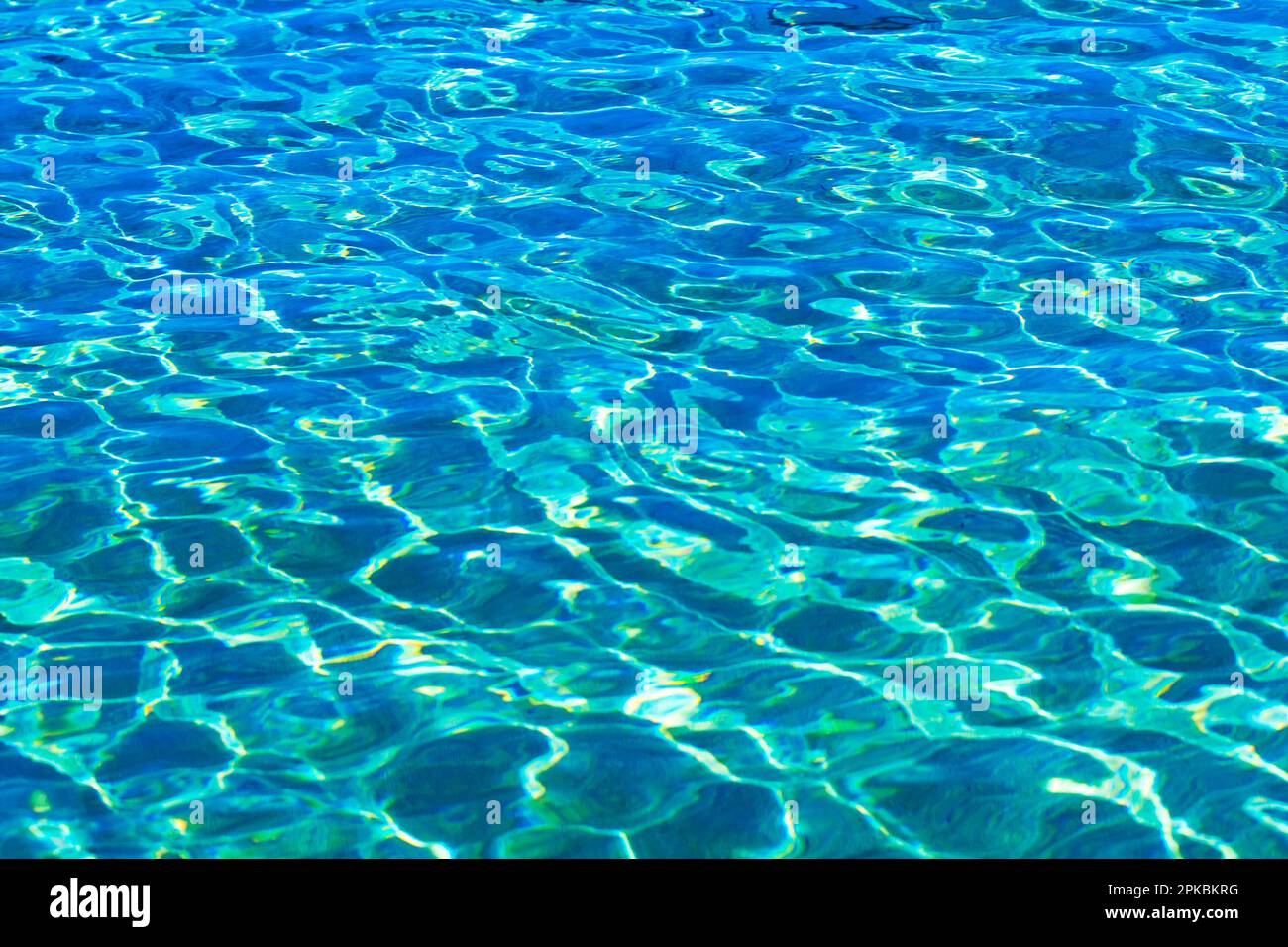 Clear blue ocean waves shimmer hi-res stock photography and images - Alamy