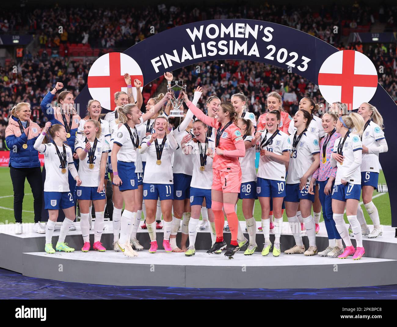 London, UK. 6th Apr, 2023. The England team celebrate after winning the Women's CONMEBOL/UEFA Finalissima match at Wembley Stadium, London. Picture credit should read: Paul Terry/Sportimage Credit: Sportimage/Alamy Live News Stock Photo