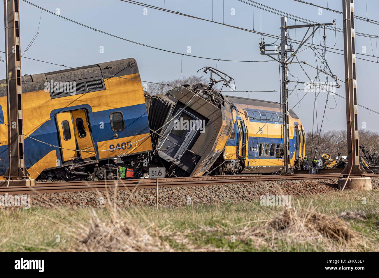 Voorschoten, Netherlands. 04th Apr, 2023. A view of a damaged carriage. A train collided with heavy construction equipment and derailment of the carriages near Leiden and the Hague. The Dutch railway crash resulted deadly, killing one person and injuring 30. Emergency services workers and police were on the scene to assess the damage. The accident took place in Voorschoten in the Netherlands. (Photo by Nik Oiko/SOPA Images/Sipa USA) Credit: Sipa USA/Alamy Live News Stock Photo