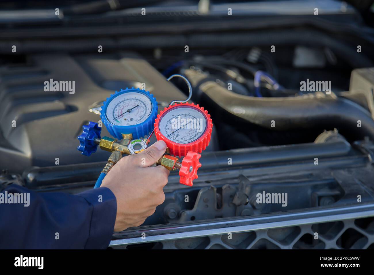 Car air conditioner check service, leak detection, fill refrigerant