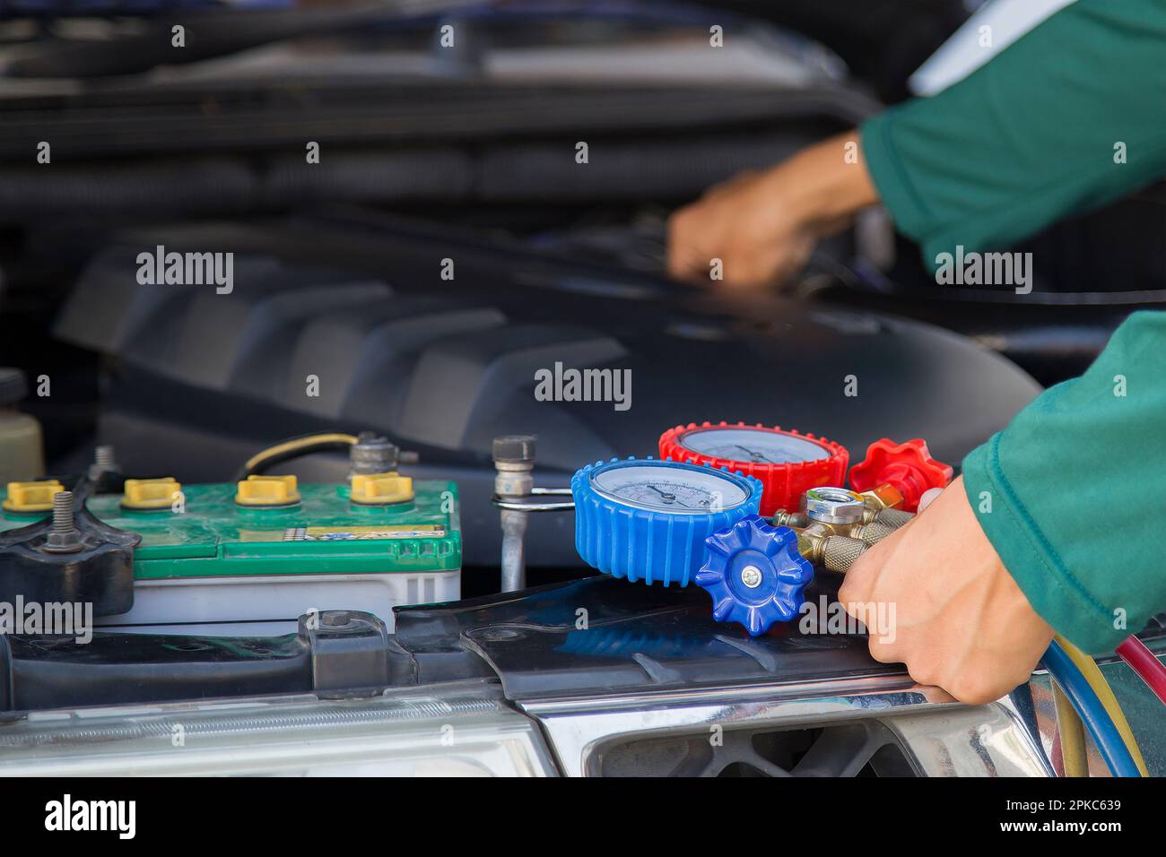 Car air conditioner check service, leak detection, fill refrigerant