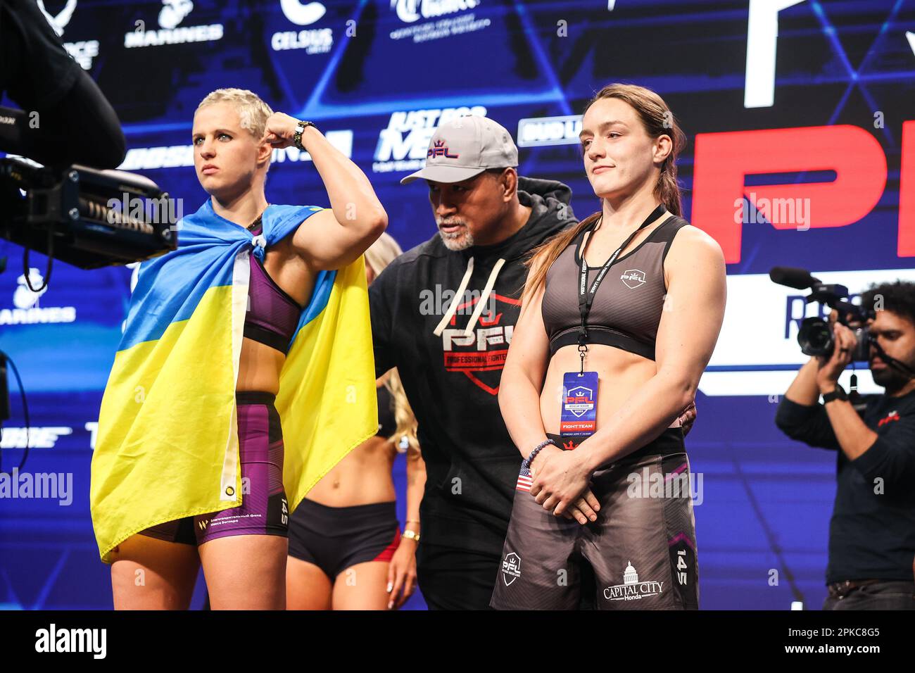 Stage combat theater hi res stock photography and images Alamy