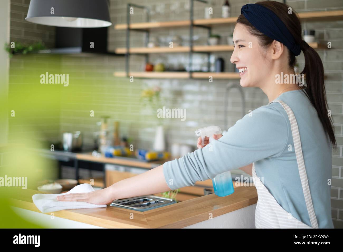 Asian cleaning home hi-res stock photography and images - Alamy