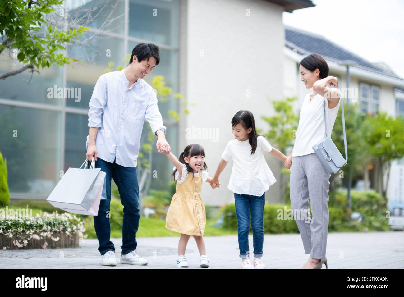 family-on-the-way-home-from-shopping-stock-photo-alamy