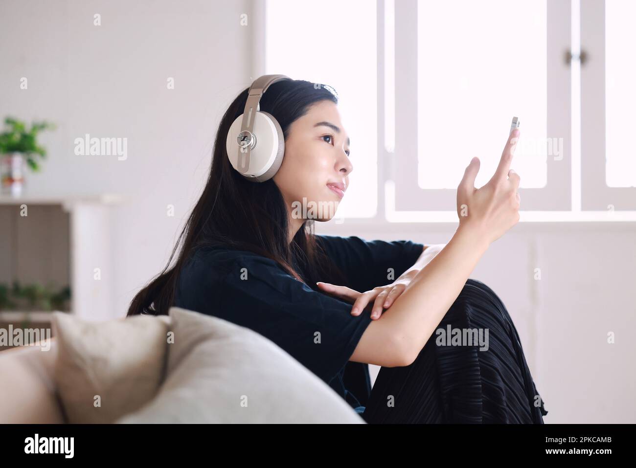 Asian woman headphones watching hi-res stock photography and images - Alamy