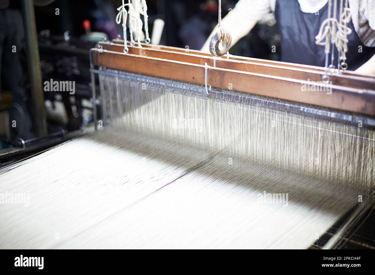 Nishijin weaving machine and craftsman Stock Photo Alamy
