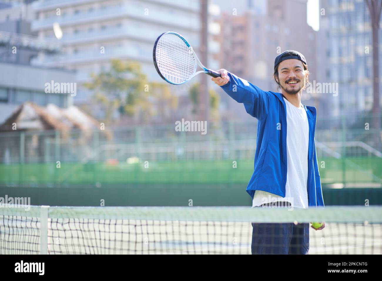 Man pointing racket at tennis court Stock Photo Alamy