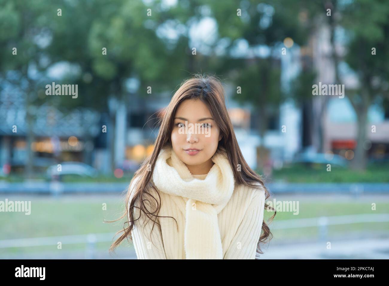 Woman autumn park bench hi-res stock photography and images - Alamy