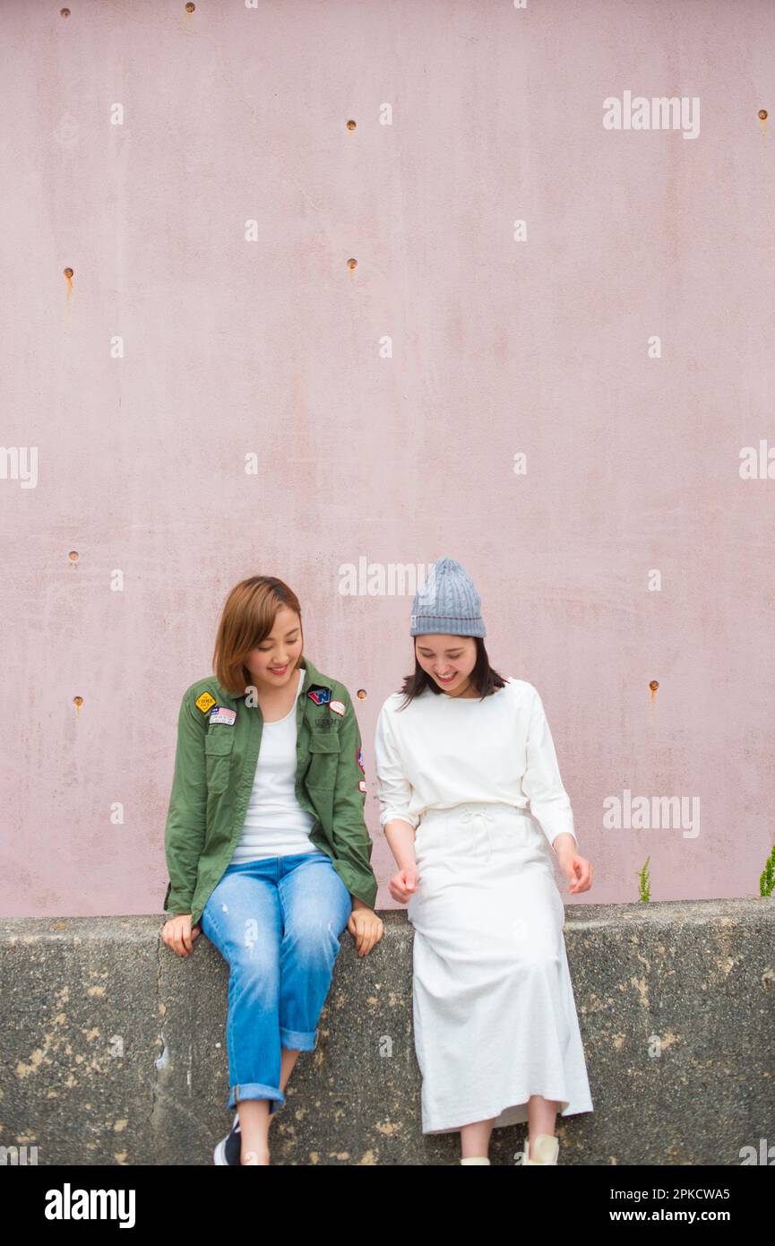 Portrait of two women in their 20s Stock Photo Alamy