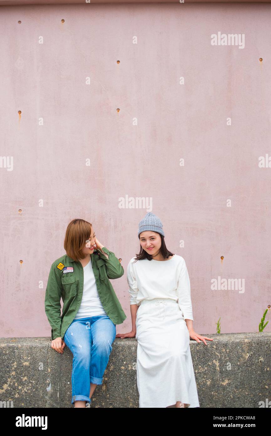 Portrait of two women in their 20s Stock Photo Alamy
