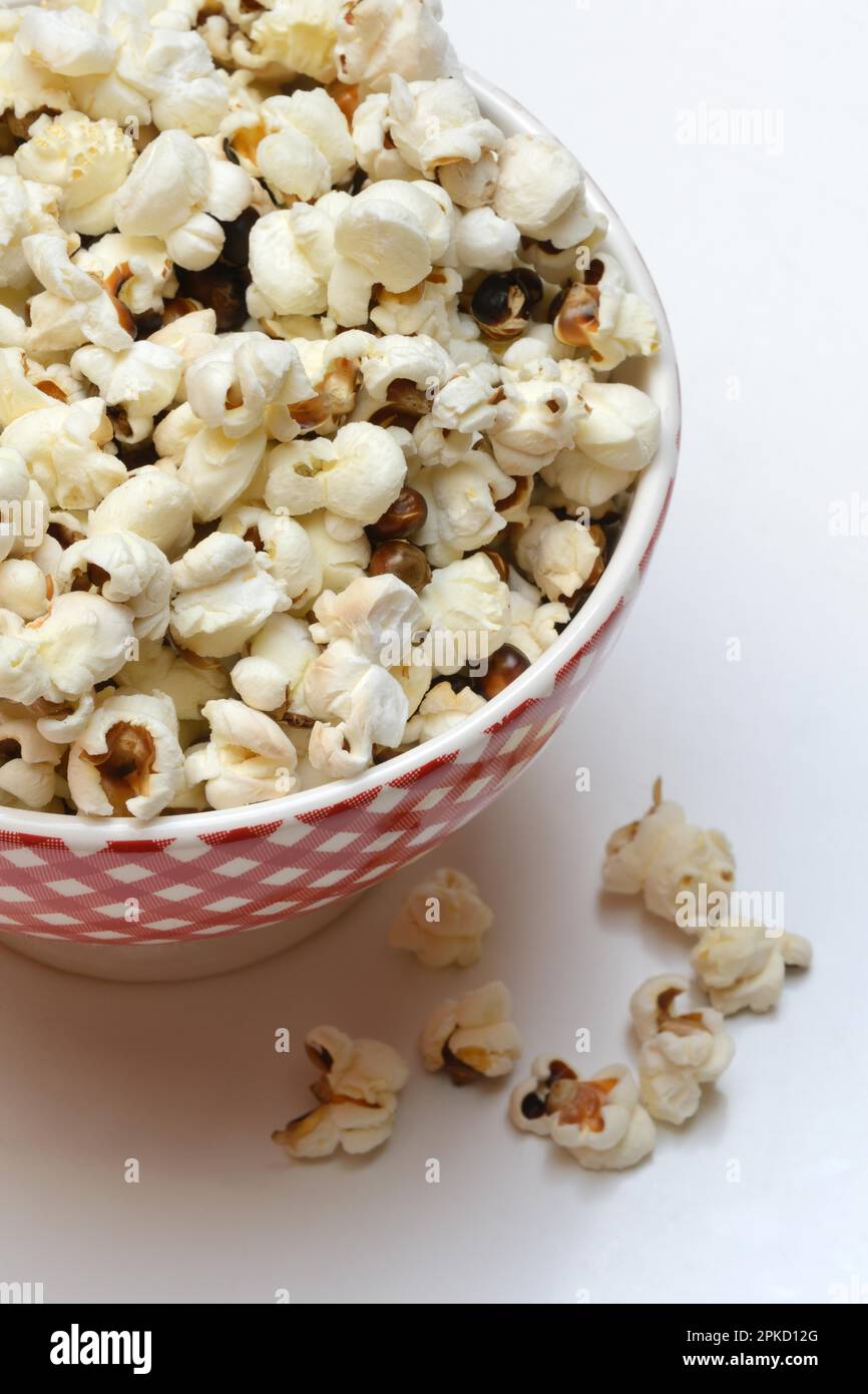 Popcorn in shell, puffed corn, puffed maize (Zea mays Stock Photo Alamy