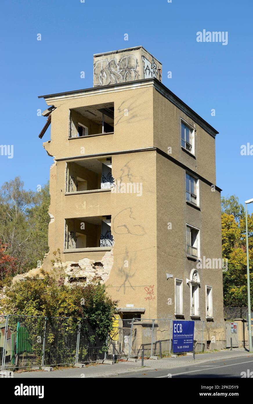 Demolition house, Ruschestrasse, Lichtenberg, Berlin, Germany Stock Photo