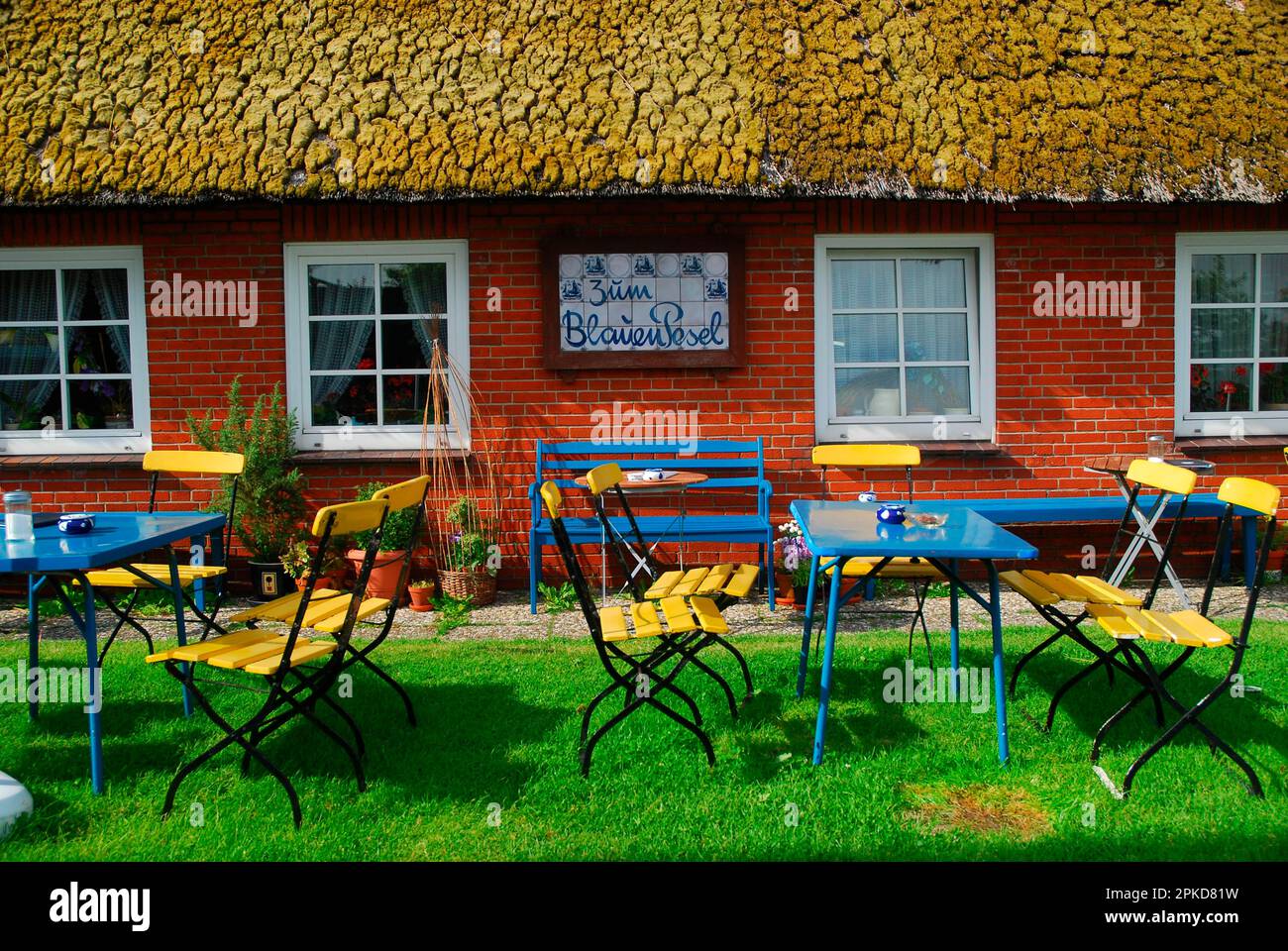 North Sea, Hallig Hooge, dwelling mound, Hallig, brick house, blue pesel, Zum blauen Pesel, Frisian house, North Frisia, UNESCO World Heritage Stock Photo