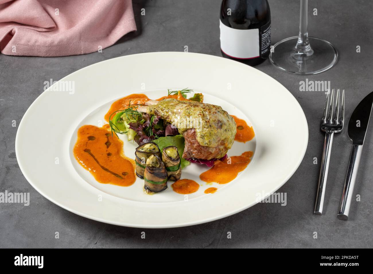 Lamb chops mushrooms grilled hi-res stock photography and images - Alamy