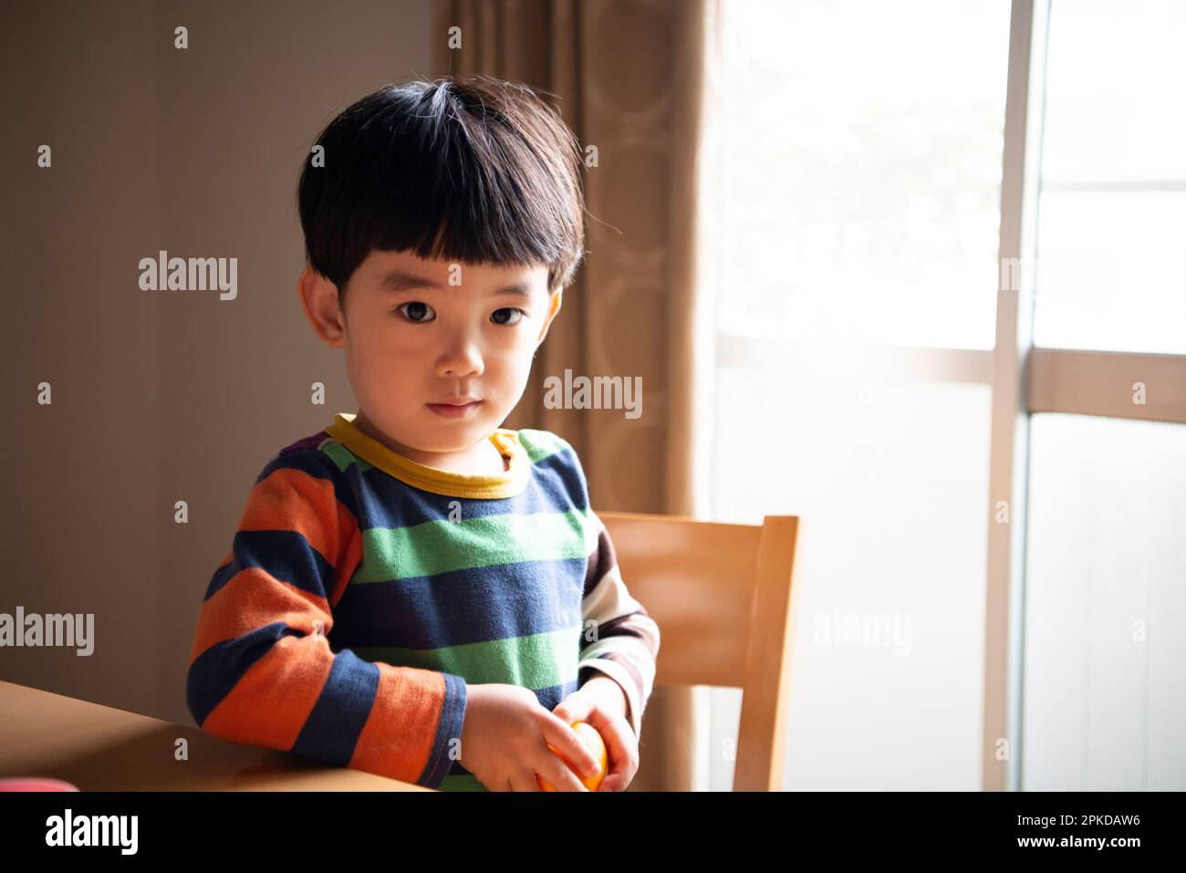 People sitting dining table hi-res stock photography and images - Alamy