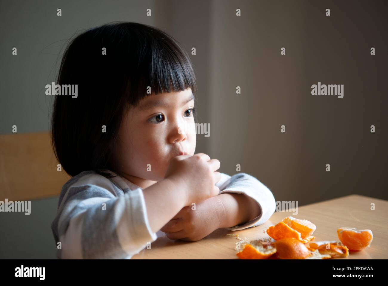 Girl eating tangerines Stock Photo Alamy