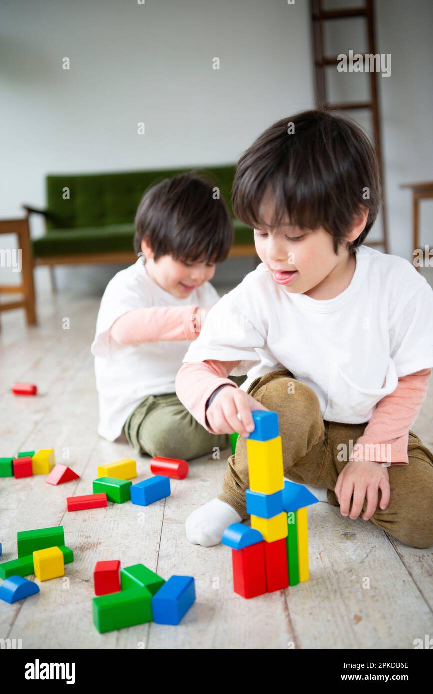 Children playing with blocks Stock Photo - Alamy