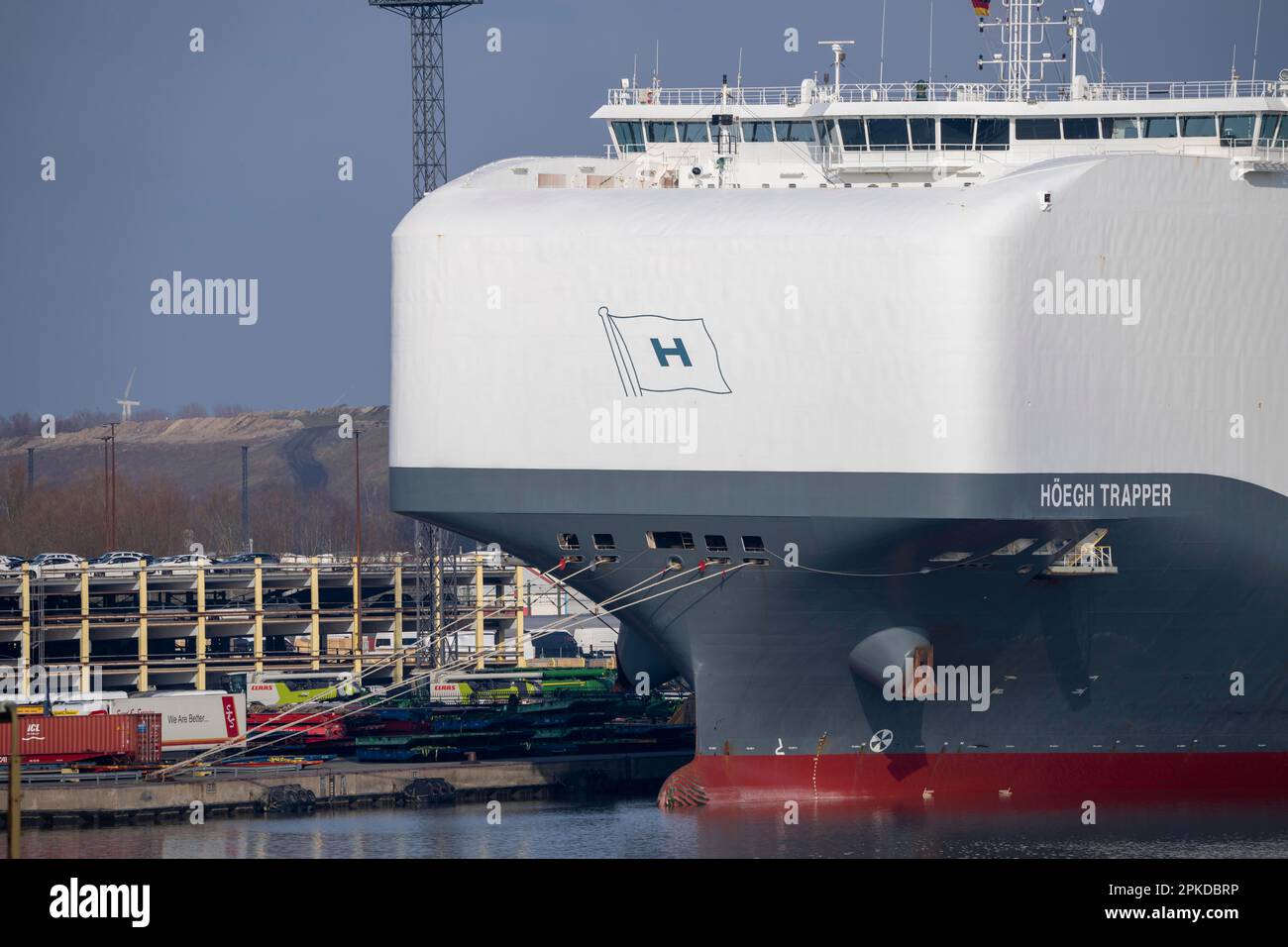 Norwegian car carrier Höegh Trapper, at the car terminal in the seaport