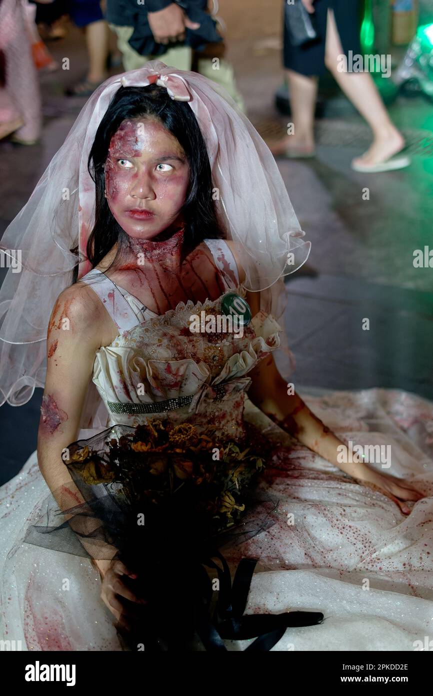 A young Thai woman dressed up as a horror bride from hell for Halloween; in tourist / backpacker area Khao San Road, Banglamphoo, Bangkok, Thailand Stock Photo