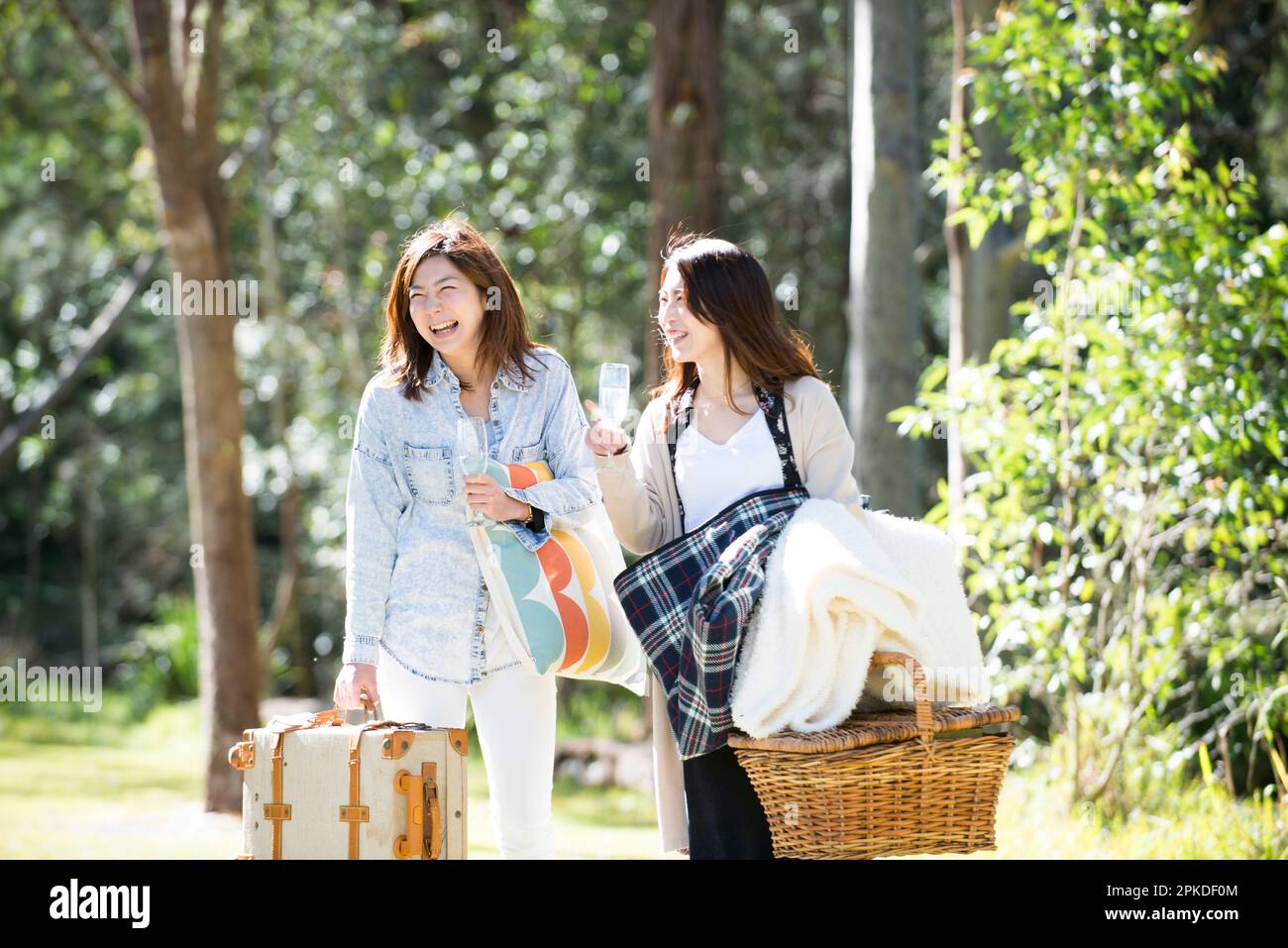 Two women having a picnic hi-res stock photography and images - Alamy