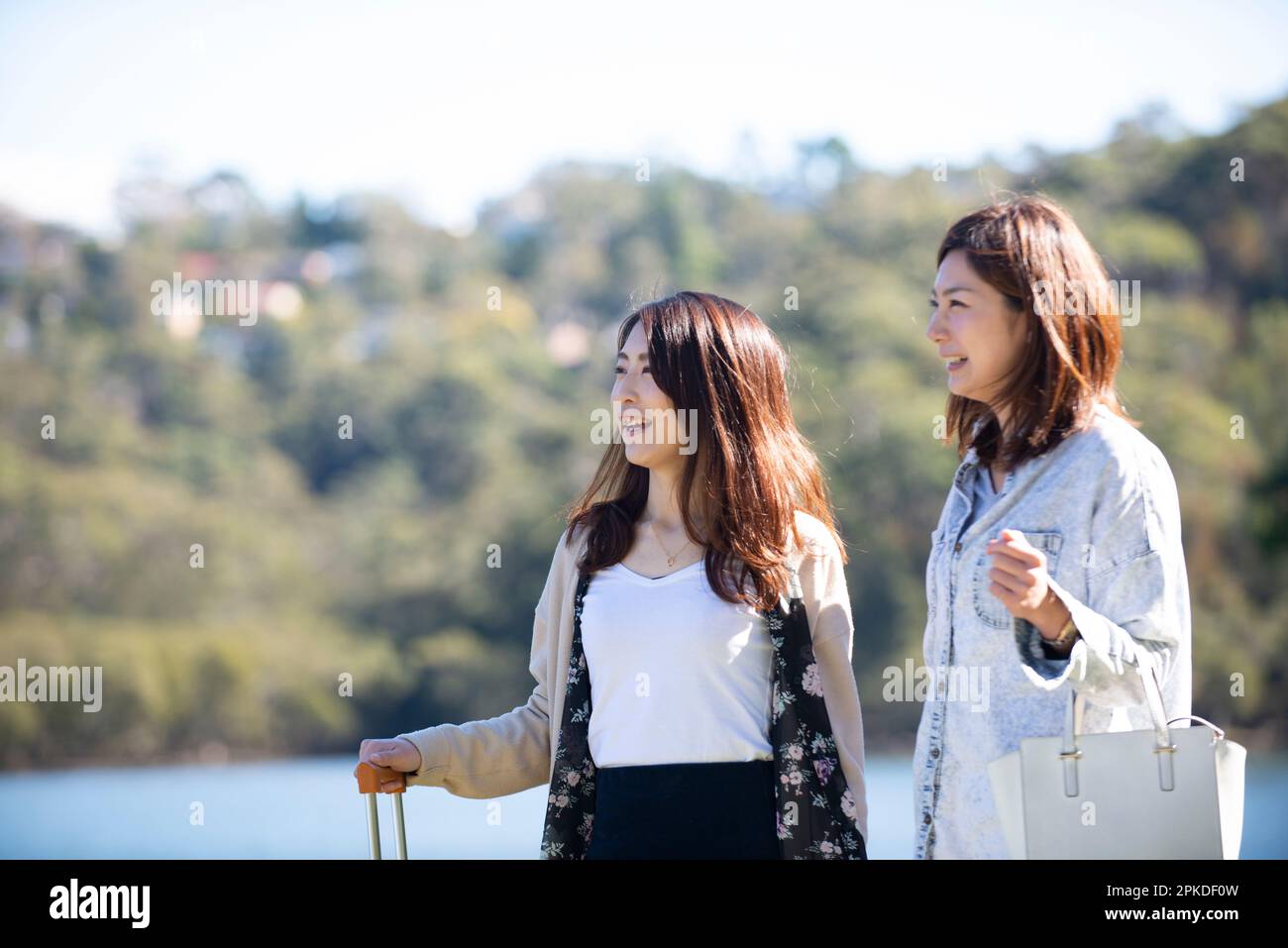 Japanese women traveling hi-res stock photography and images - Alamy