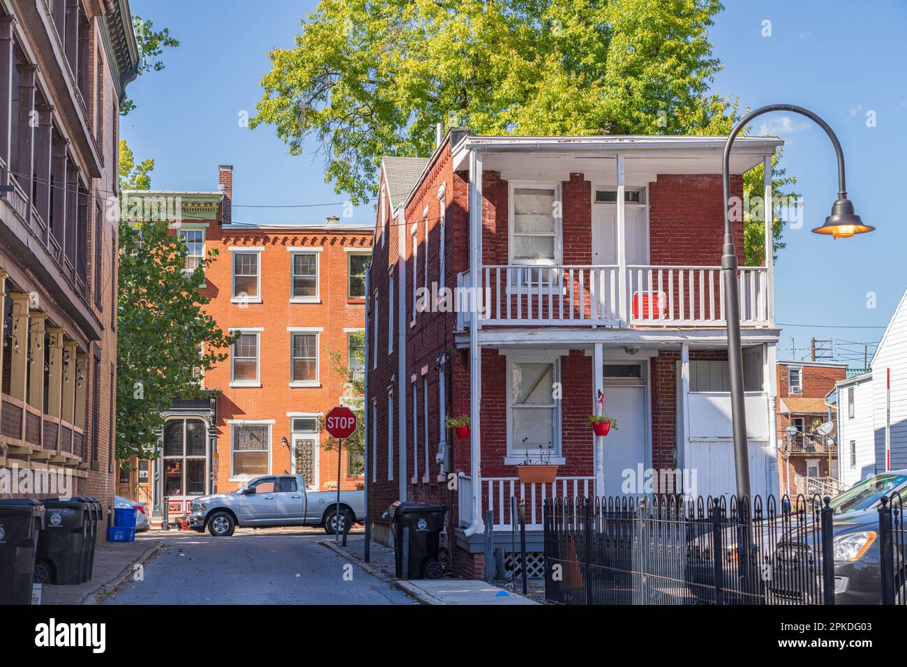 Harrisburg, PA - Sept 26, 2021: Quaint alley with a view of brick buildings typical of the city architecture Harrisburg, Pennsylvania, USA Stock Photo