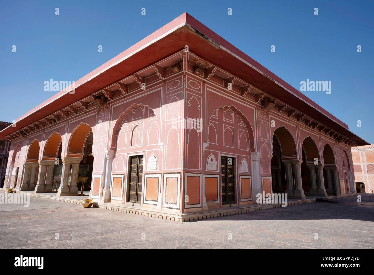Exteriors of the Sarvato Bhadra, a single-storeyed, square, open hall with enclosed rooms at the four corners. City Palace, Jaipur, Rajasthan, India Stock Photo