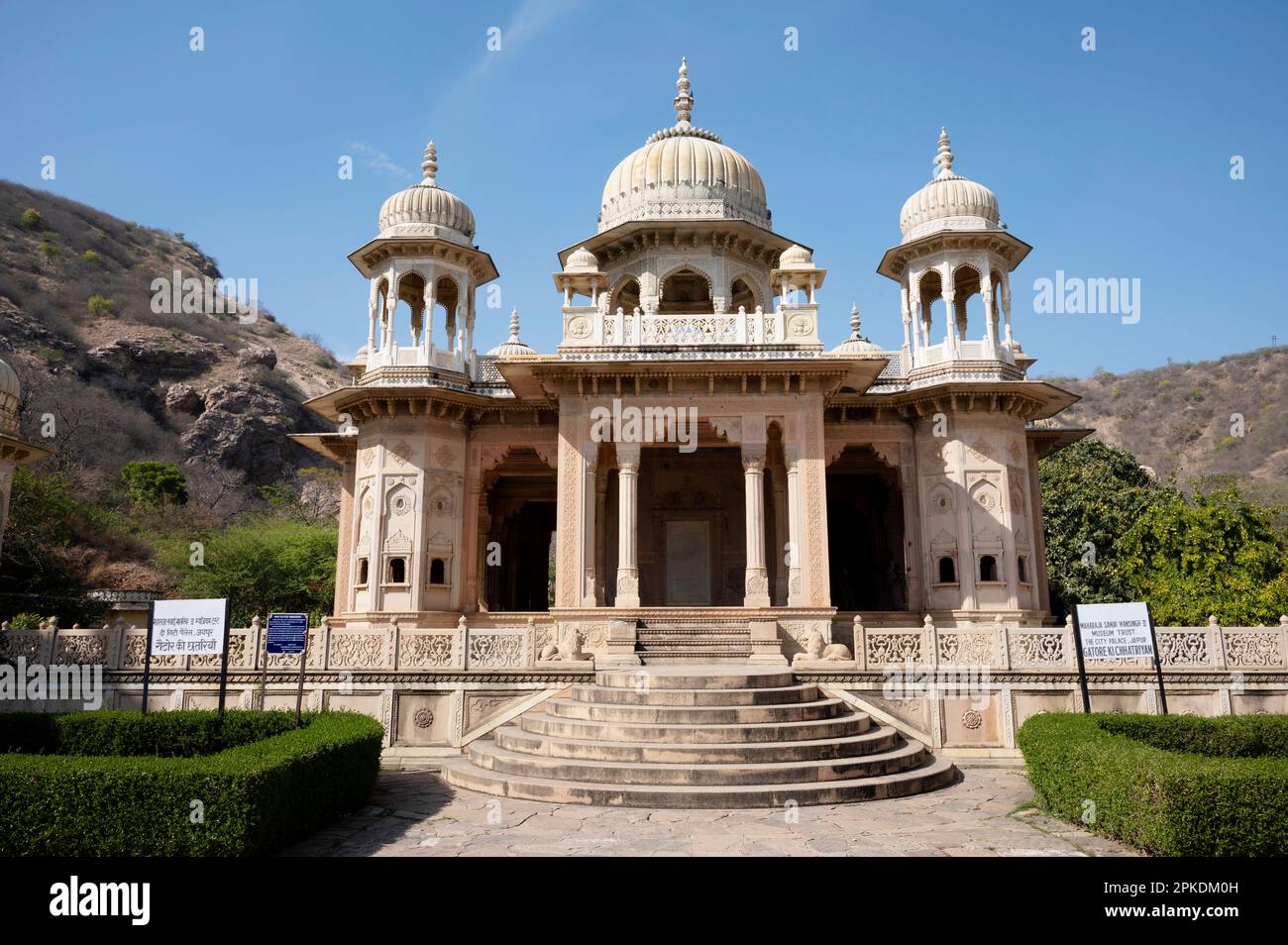 Gaitore Ki Chhatriyan, this site features traditional funeral monuments honouring royal men of