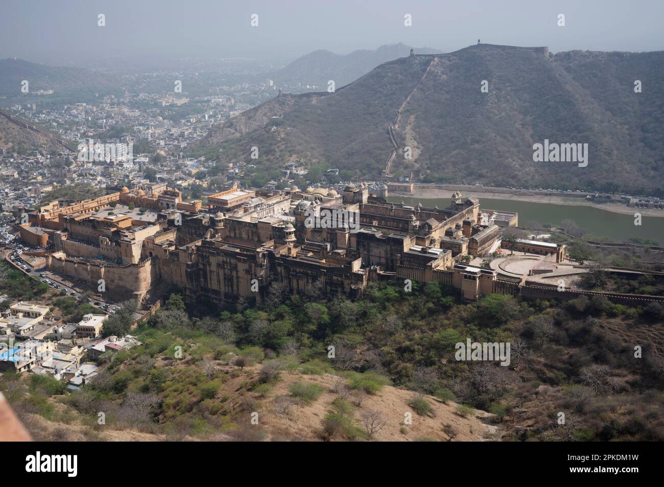 View of Amer Fort, boundary walls and Jaipur city from Jaigarh Fort ...