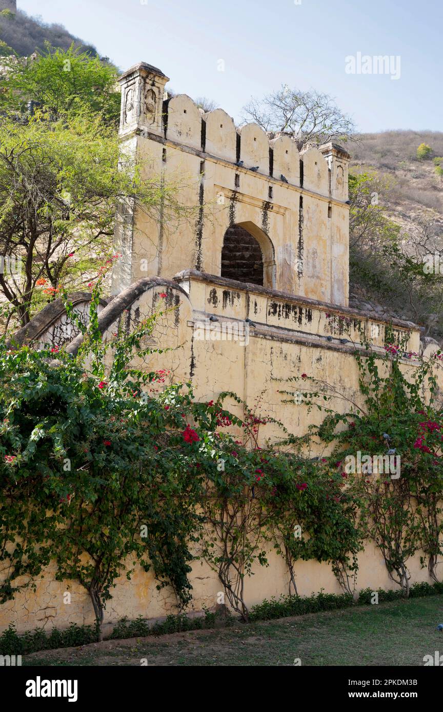 Gaitore Ki Chhatriyan, this site features traditional funeral monuments honouring royal men of