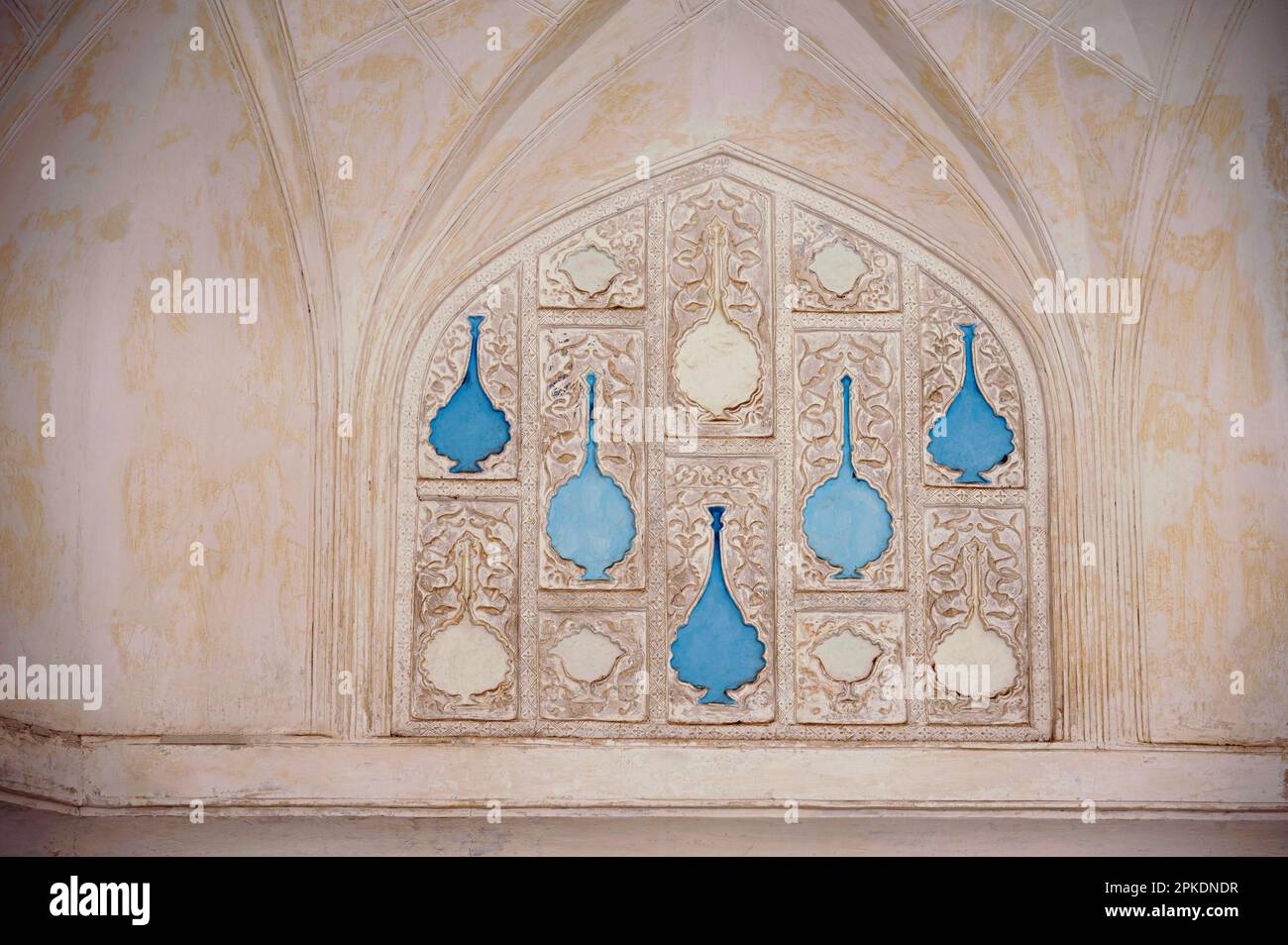 Inner wall of Sukh Niwas or Sukh Maha, the Hall of Pleasure and the