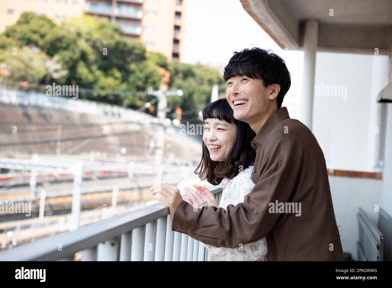 Asian couple smile hi-res stock photography and images - Alamy