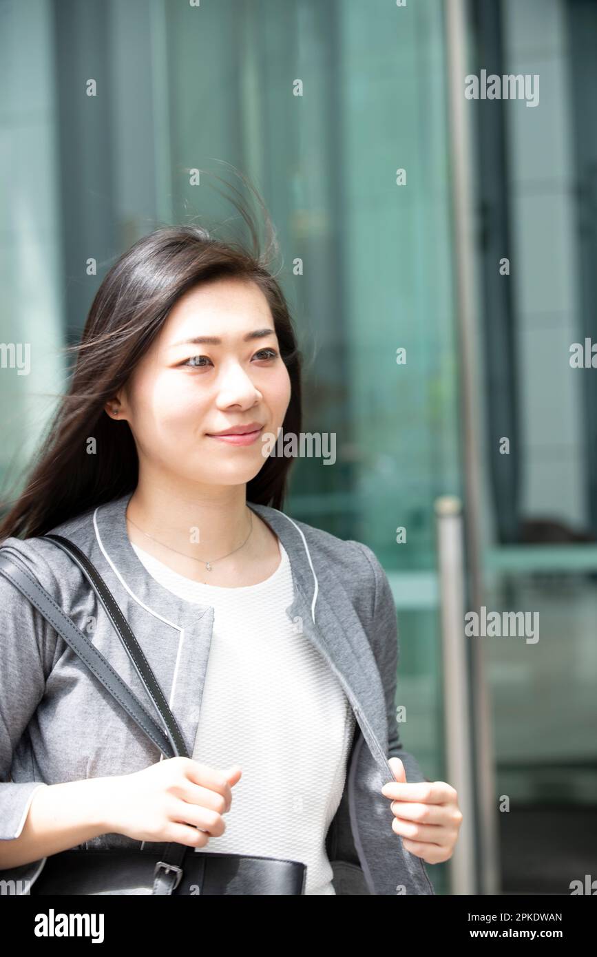 Business asian woman walking hi-res stock photography and images - Alamy