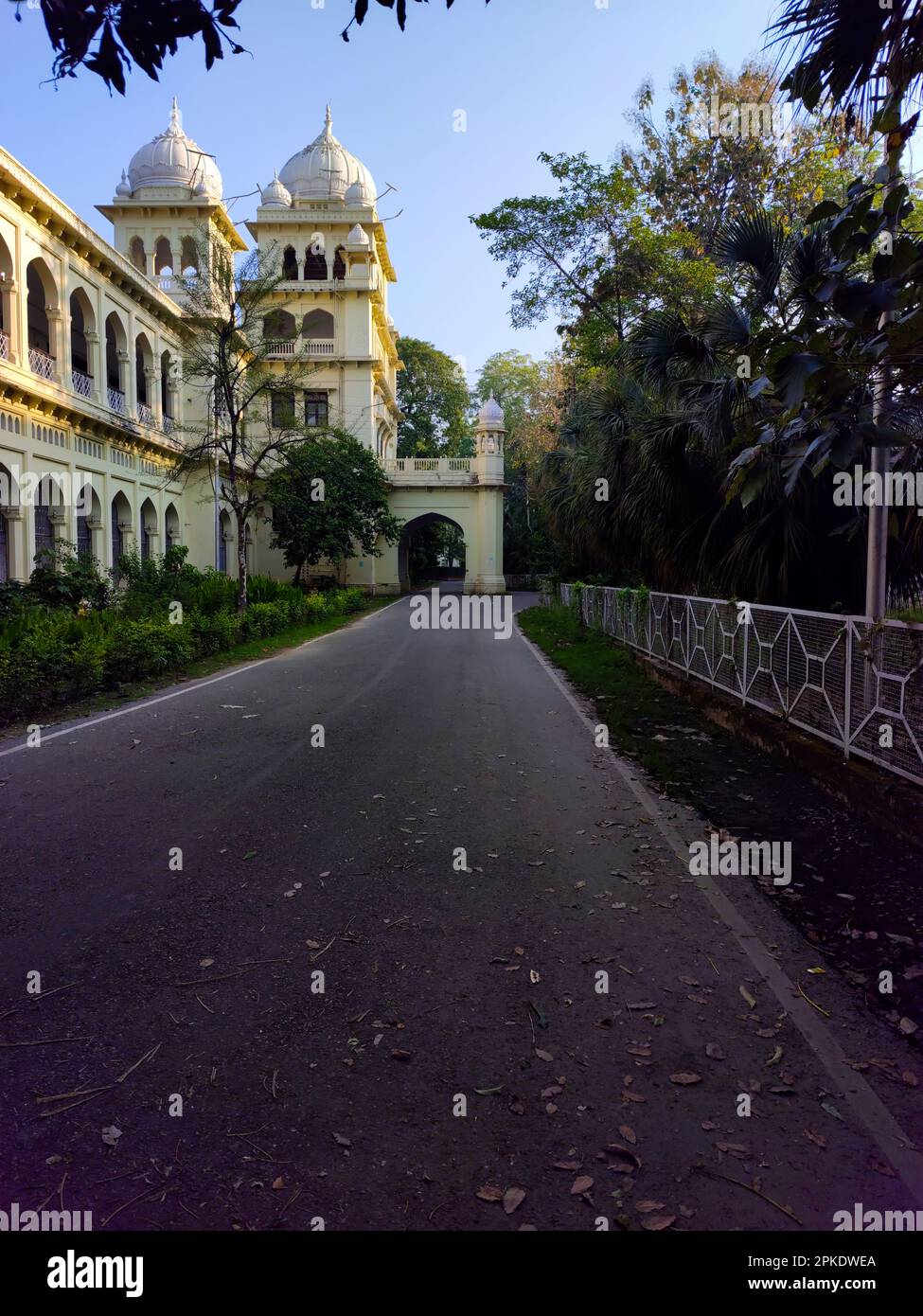 Campus building of Lucknow University Stock Photo Alamy