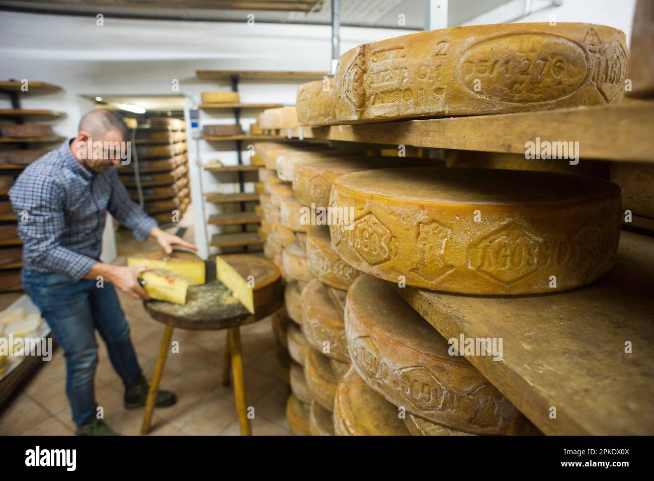 Alpine cheese italy hi-res stock photography and images - Alamy