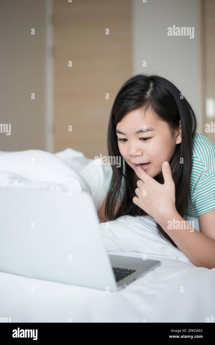 Surprised looking japanese people hi-res stock photography and images ...
