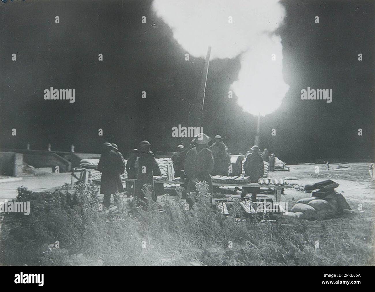 Unidentified WW2 army image - night time firing Stock Photo