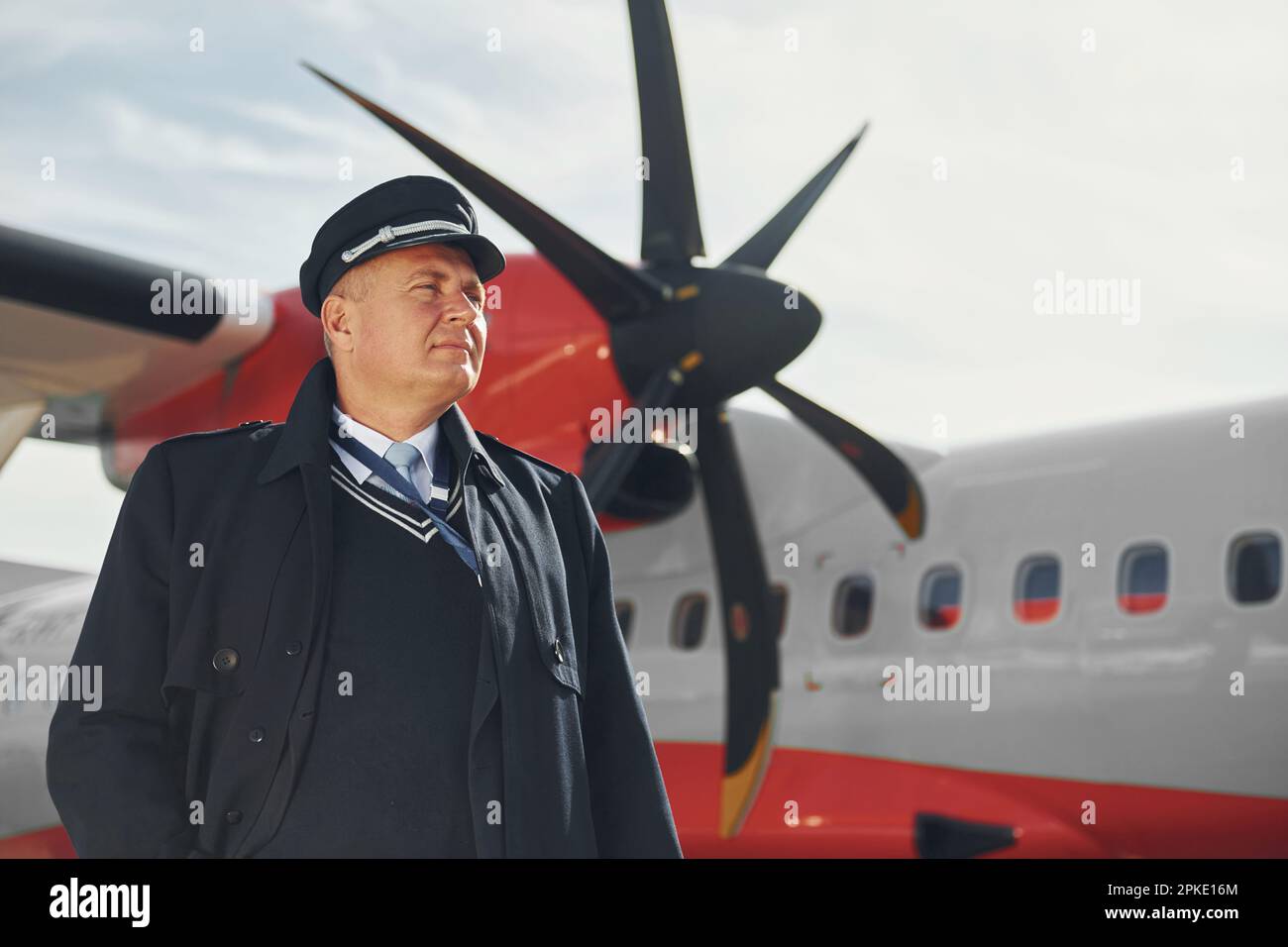 Pilot in black uniform hi-res stock photography and images - Alamy