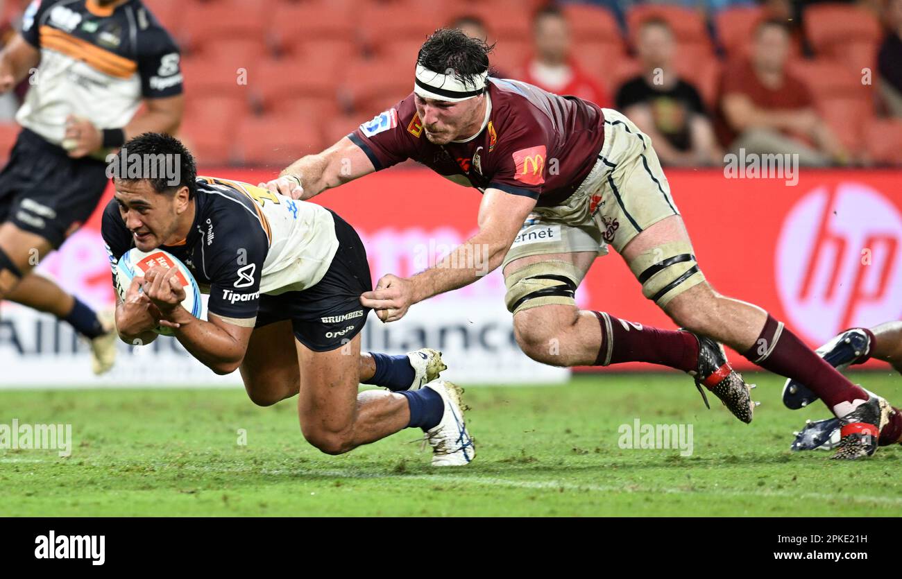 Tamati Tua (left) of the Brumbies dives over to score a try during the