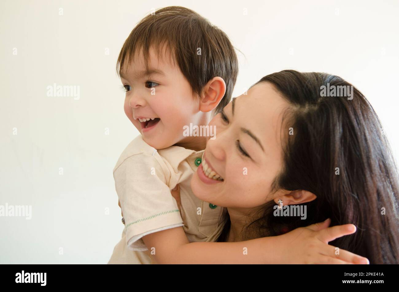 Parent and child hugging each other Stock Photo - Alamy