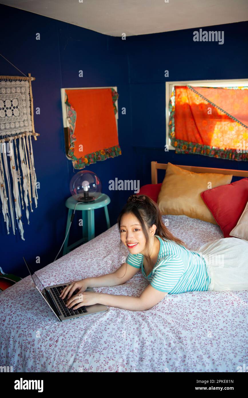 Woman operating computer hi-res stock photography and images - Alamy